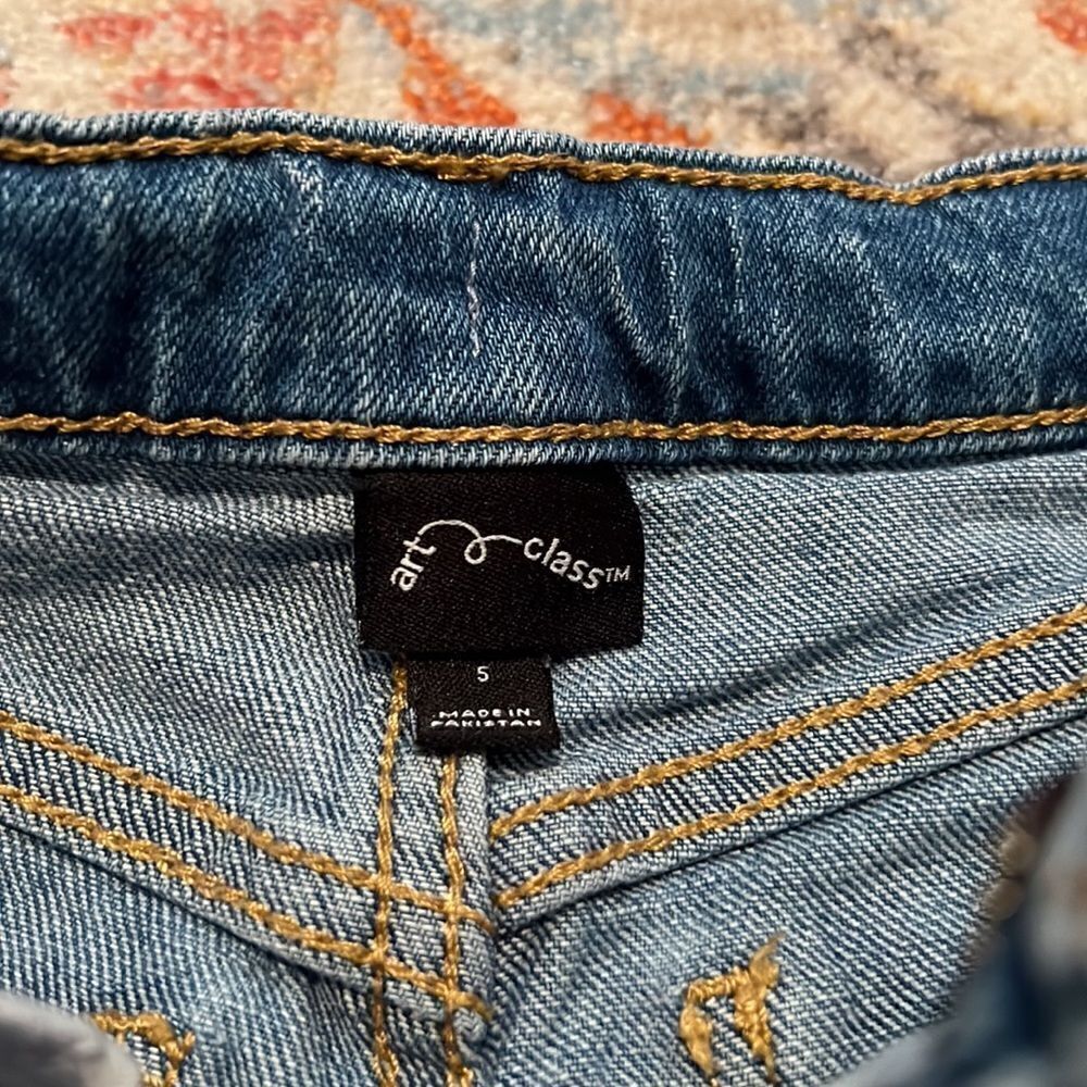 Art Class Distressed Jeans  - Picture 6 of 9